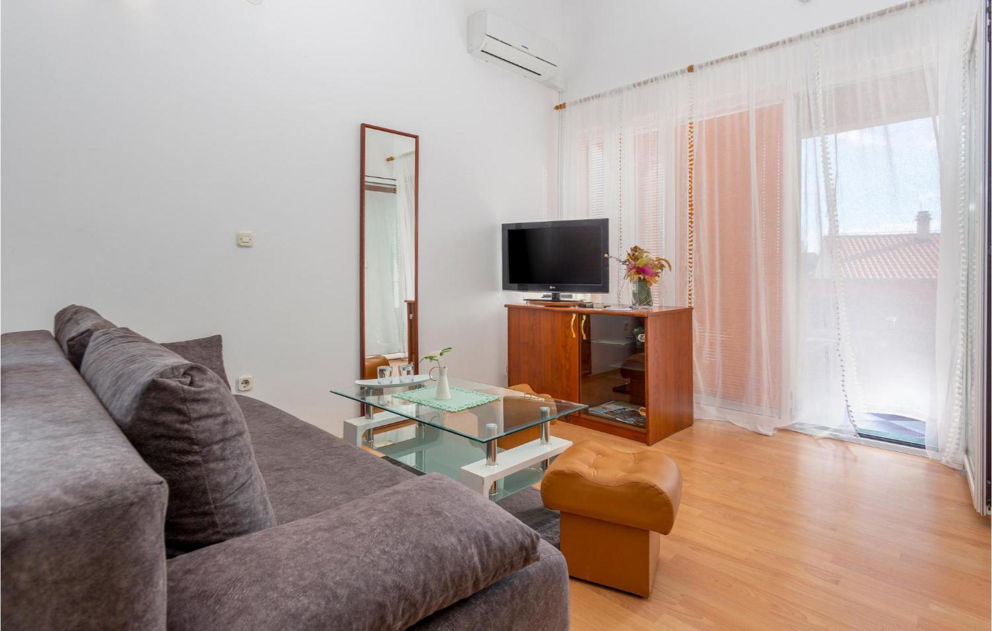 Beautiful Apartment In Krk With Kitchen Krk Town Zewnętrze zdjęcie